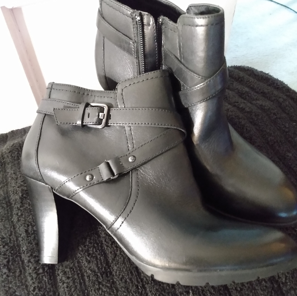 Boots - Picture 2 of 5